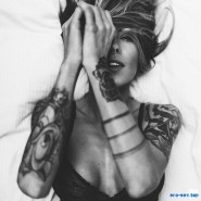 Черно - белая эротика с оттенком романтичности)