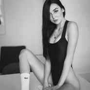 Черно - белая эротика с оттенком романтичности)