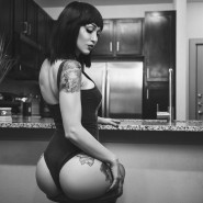 Черно - белые эротические фото