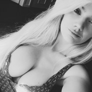 Черное белые и откровенные селфи