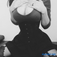 Черное белые и откровенные селфи