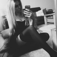 Черное белые и откровенные селфи