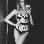 Черное белые и откровенные селфи