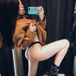 Жопастенькие и молодые девушки