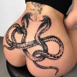 Попки молодых девушек