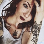 На голых девушках картины