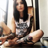 На голых девушках картины