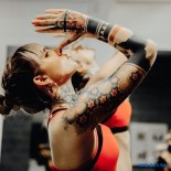 На голых девушках картины