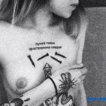 На голых девушках картины