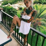 На голых девушках картины