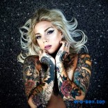 На голых девушках картины