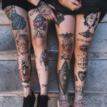 На голых девушках картины