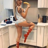 Красивые девушки с тату