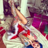 Татуированные и голые девушки