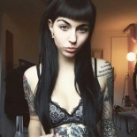 Татуированные и голые девушки