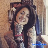 Татуированные и голые девушки