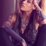 Татуированные и голые тела