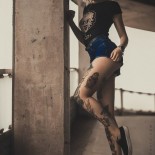 Татуированные и голые тела