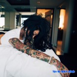 Татуированные и голые тела