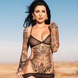 Яркие и голые в с тату