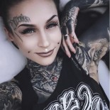 Голые и забитые тату