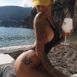 Девушки с тату января