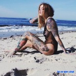 Девушки с тату января