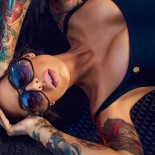 Дамы с тату на голом теле