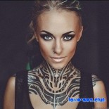 Дамы с тату на голом теле