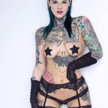 Татуированные обнаженные красотки