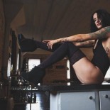 Татуированные обнаженные красотки