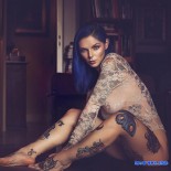 Татуированные дамы с обнаженными телами