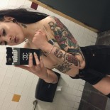 Татуированные дамы с обнаженными телами