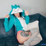 Татуированные дамы с обнаженными телами