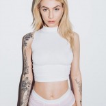 Татуированные дамы с обнаженными телами