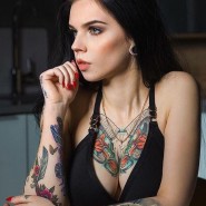 Красивые и голые с тату