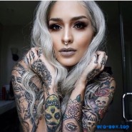 Красивые и голые с тату