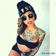 Красивые и голые с тату