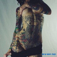 Обнаженные девушки с тату