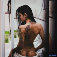 Голые девушки с тату на теле