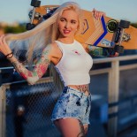 Неформальные и голые дамы